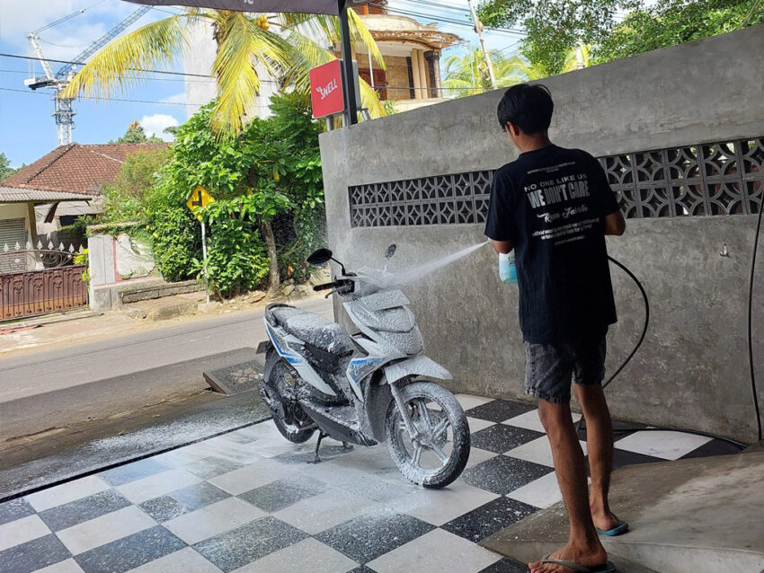 usaha cuci motor